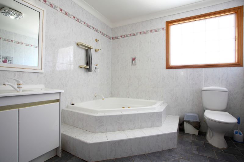 Top Bathtub Installation Companies in Loudon, TN